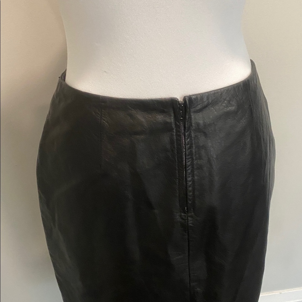 Danier Black Leather Pencil Skirt Side Slit Size 6 Knee Length - Picture 10 of 16